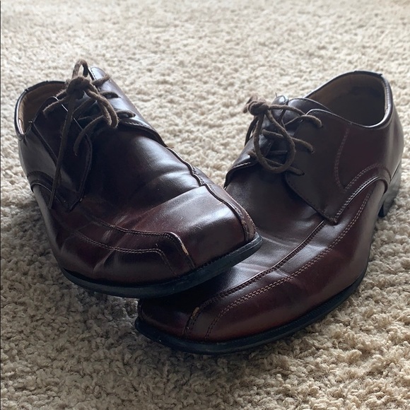 Brown dresss shoes - Picture 2 of 3